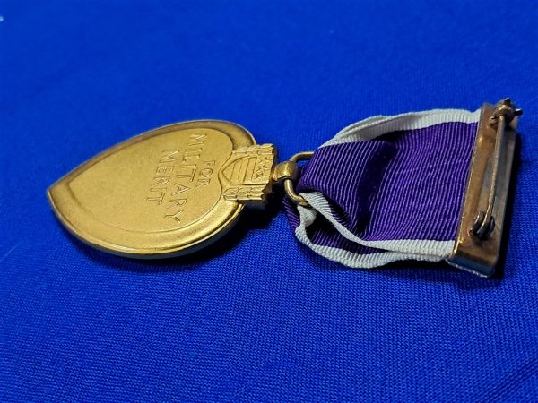 world-war-two-purple-hart-1944-us-mint-issue-united-states-navy-and-marines-no-serial-number-unissued-with-sterling-silver-mounted-ribbon