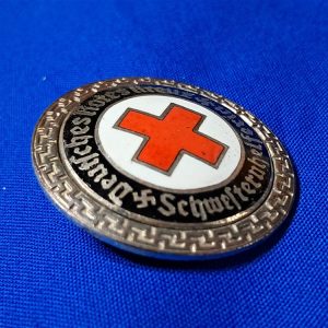 german-world-war-two-red-cross-senior-helpers-badge-pin-broach-large-nice-enamel-d-r-k