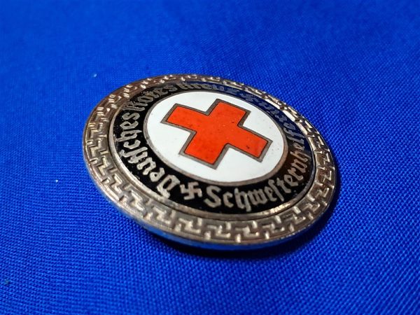 german-world-war-two-red-cross-senior-helpers-badge-pin-broach-large-nice-enamel-d-r-k