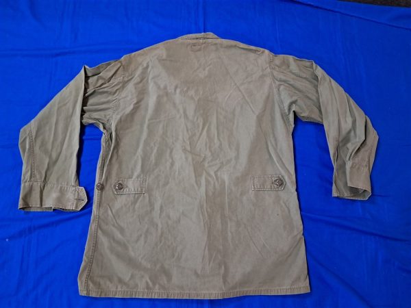 vietnam-war-early-1st-patern-jungle-tunic-top-with-theater-made-embroidered-insignia-and-master-pilot-wings-very-scarce-excellent-used-condition